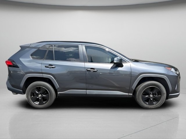 Used 2020 Toyota RAV4 XLE AWD/4WD image 6