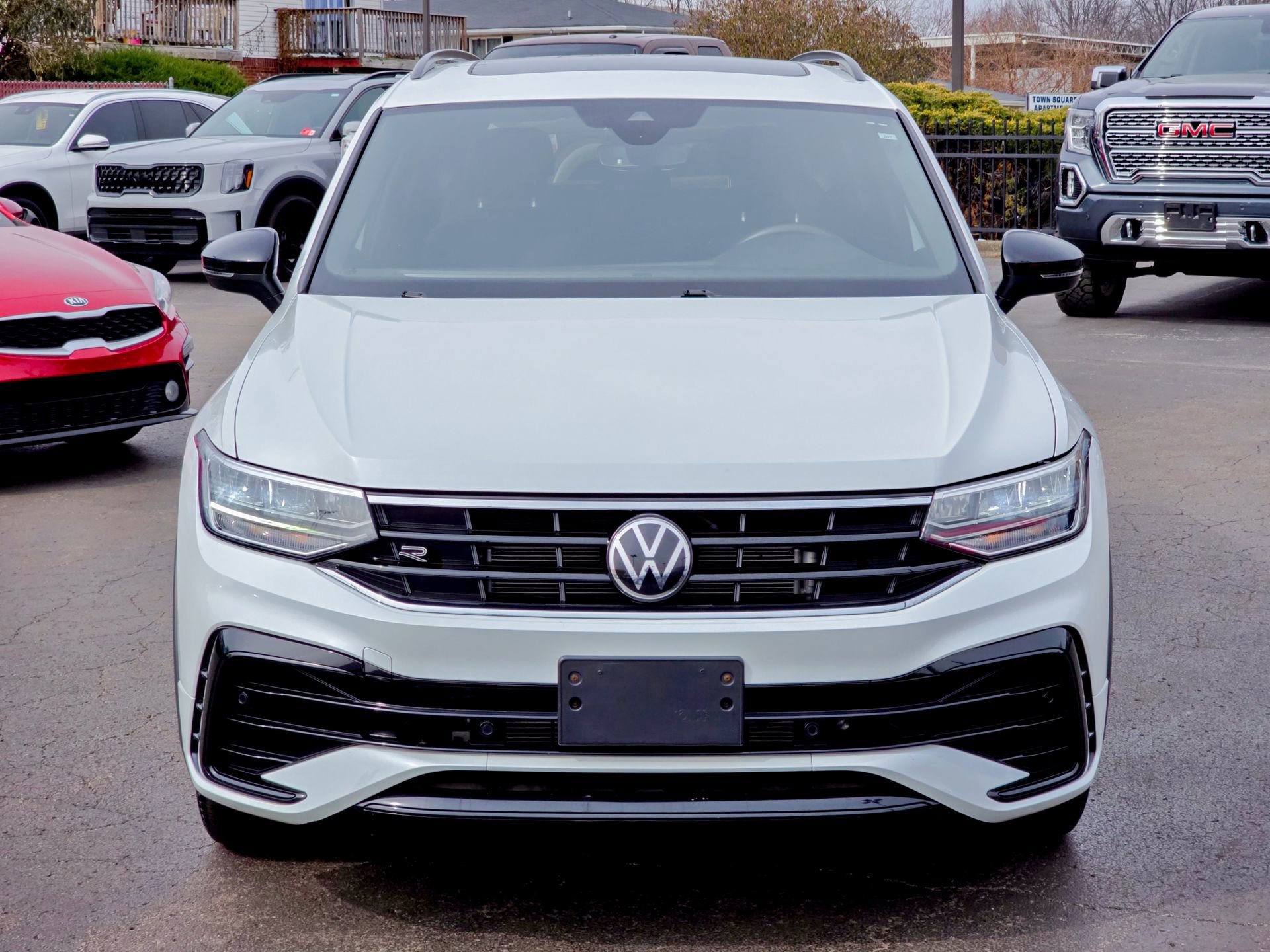 Used 2022 Volkswagen Tiguan SE R-Line image 4
