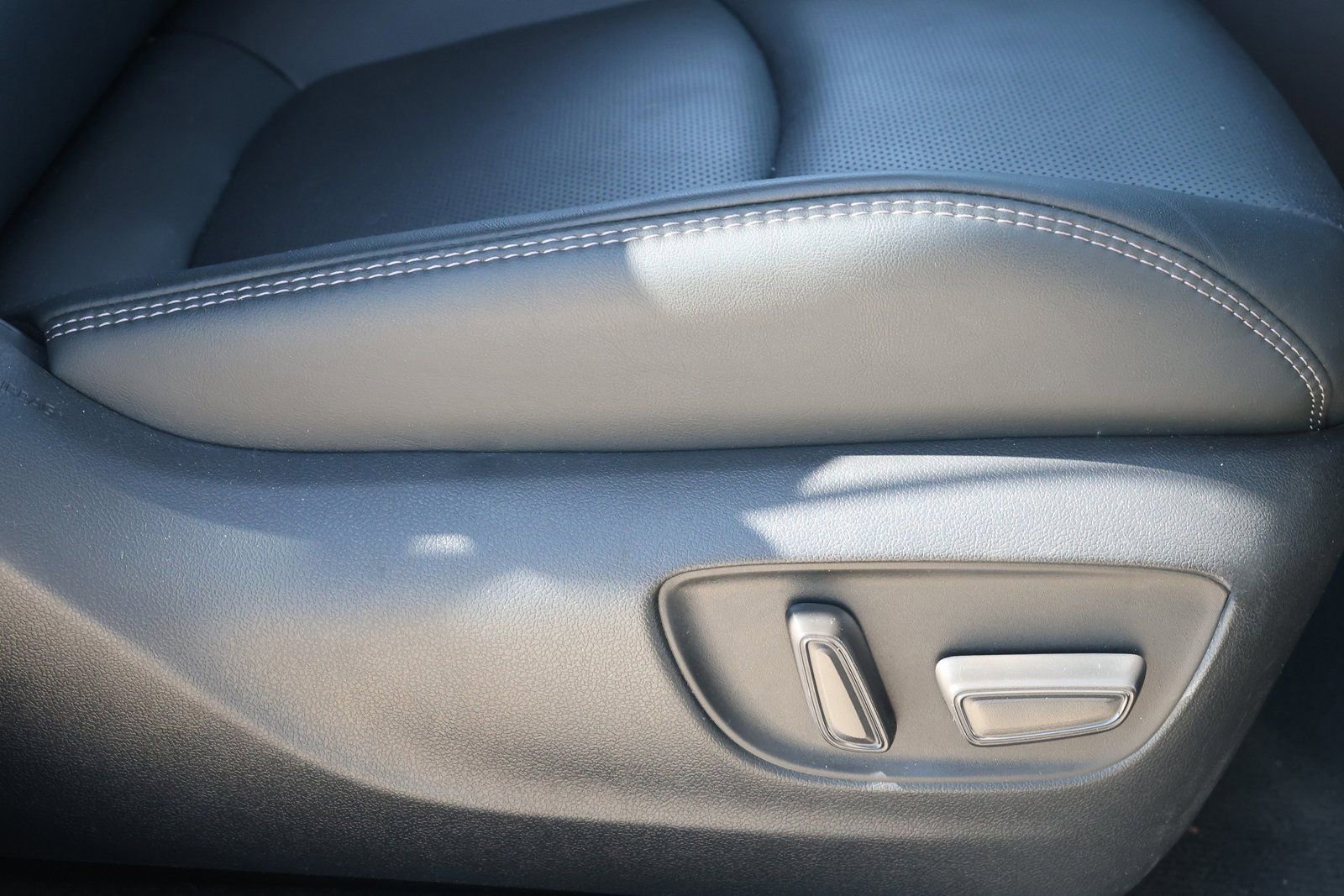 Used 2025 Toyota RAV4 Limited image 32