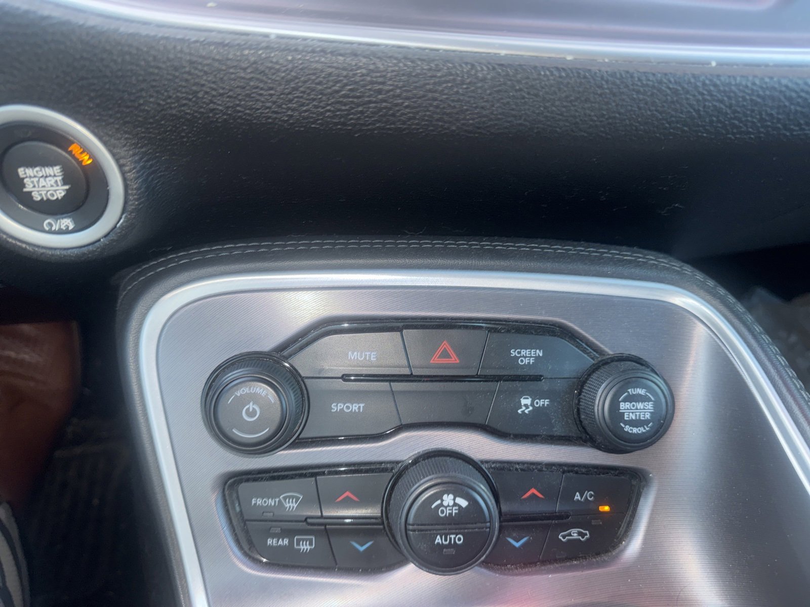 Used 2019 Dodge Challenger SXT image 9