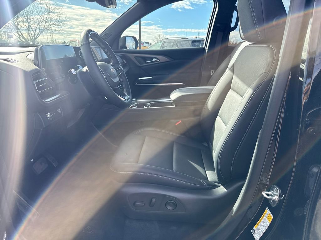 New 2025 Chevrolet Traverse LT w/ Enhanced Driving Package image 9
