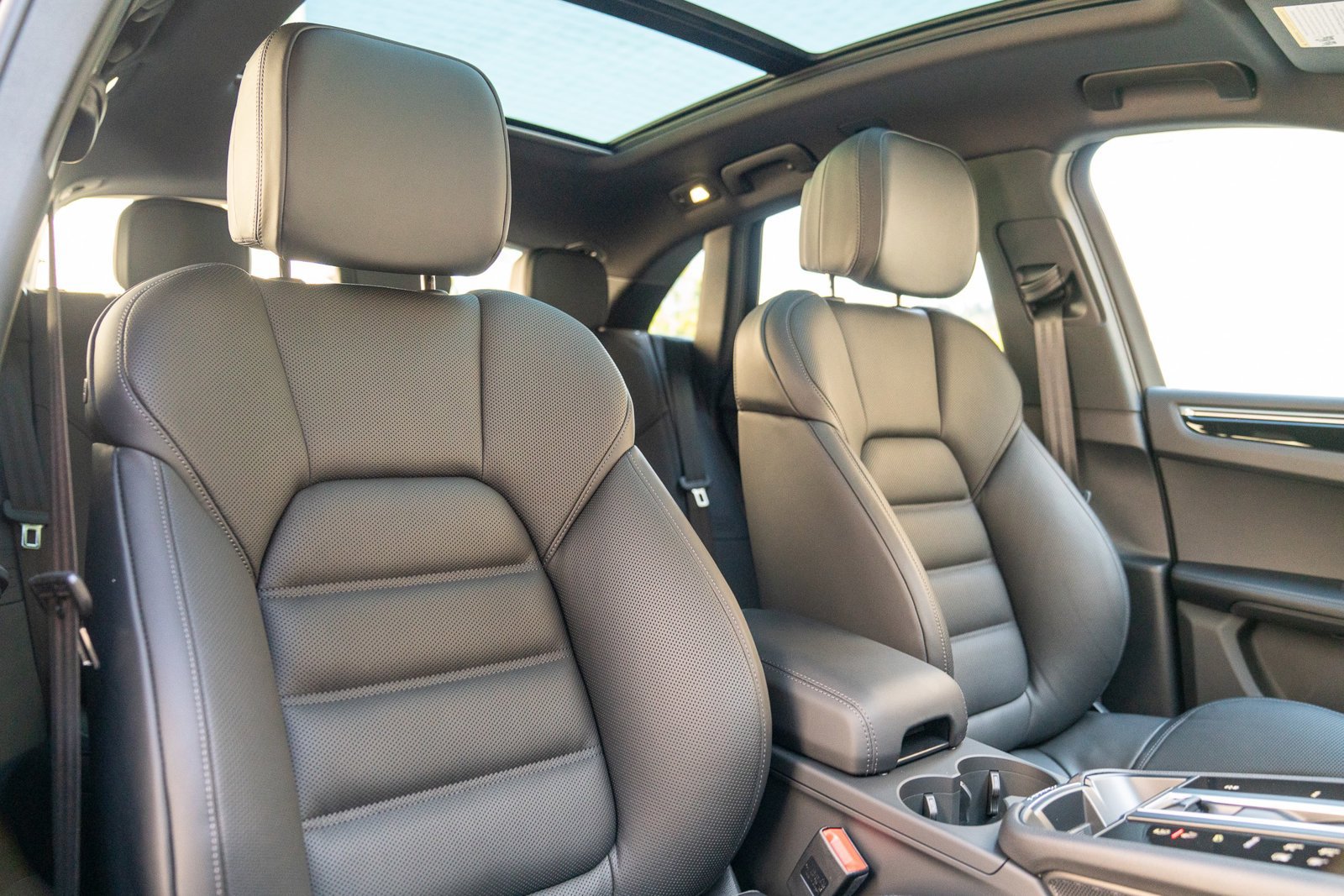 Certified 2026 Porsche Macan AWD/4WD image 27