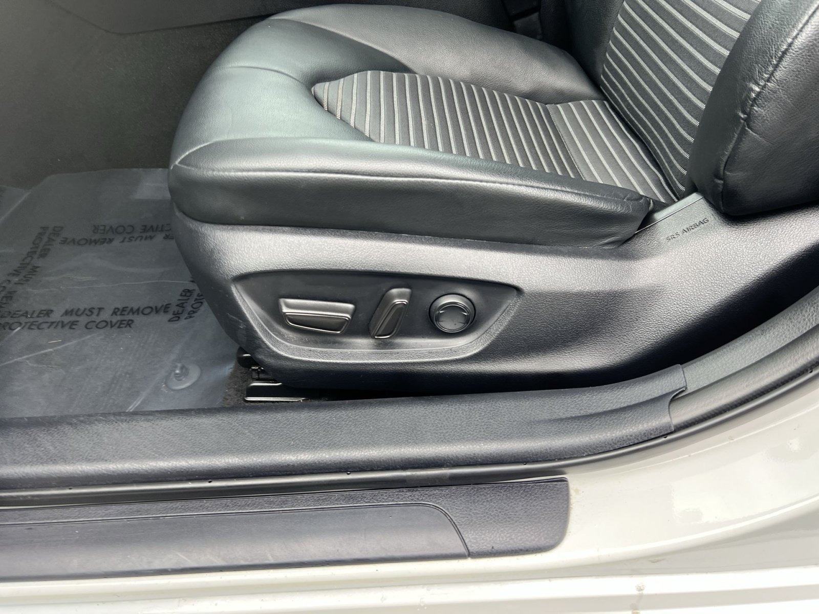 Used 2023 Toyota Camry SE w/ Cold Weather Package FWD image 14