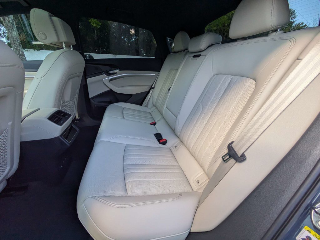 Used 2024 Audi Q8 e-tron Premium Plus AWD/4WD image 17