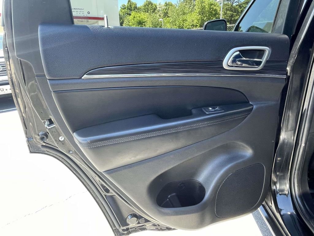 Used 2019 Jeep Grand Cherokee Limited w/ Luxury Group II AWD/4WD image 19