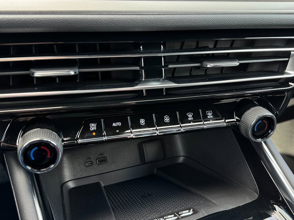 New 2025 Chevrolet Traverse LT image 26