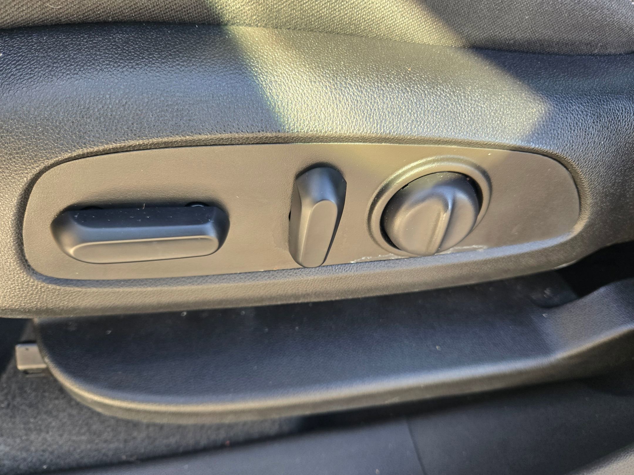 Used 2022 Chevrolet Equinox LT w/ Driver Convenience Package image 24