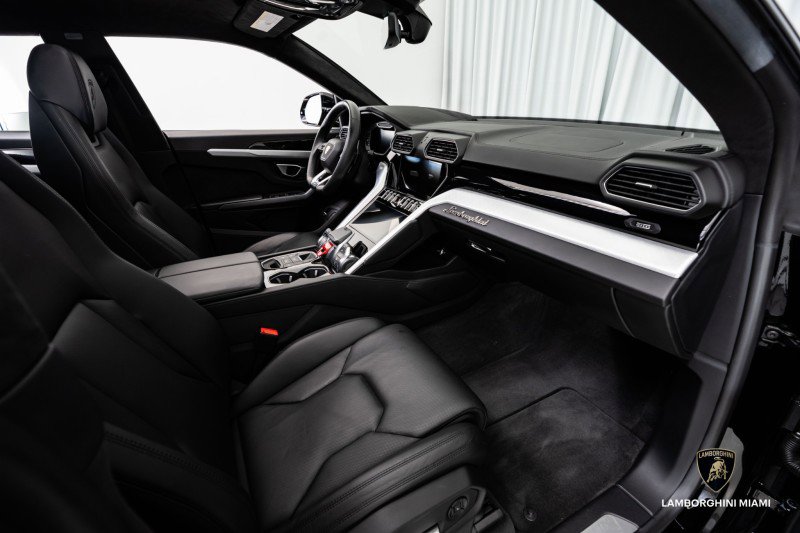 Used 2021 Lamborghini Urus image 48