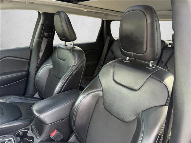 Used 2019 Jeep Cherokee Latitude Plus w/ Comfort/Convenience Group AWD/4WD image 11