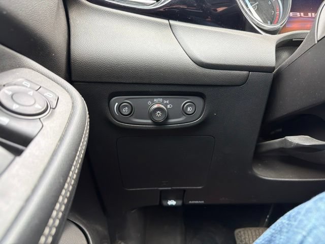 Used 2021 Buick Encore GX Preferred w/ Cold Weather Comfort Package AWD/4WD image 19