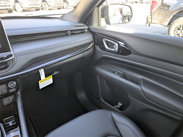New 2026 Jeep Compass Latitude image 17