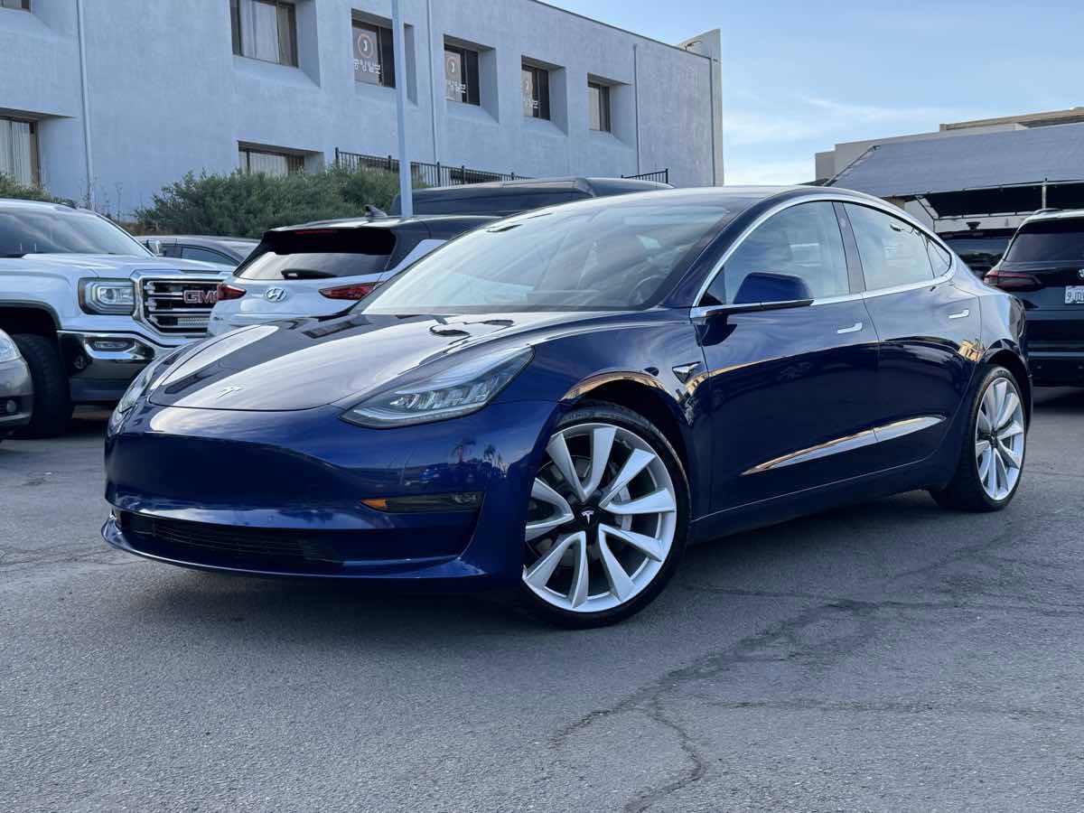 Used 2018 Tesla Model 3 image 2