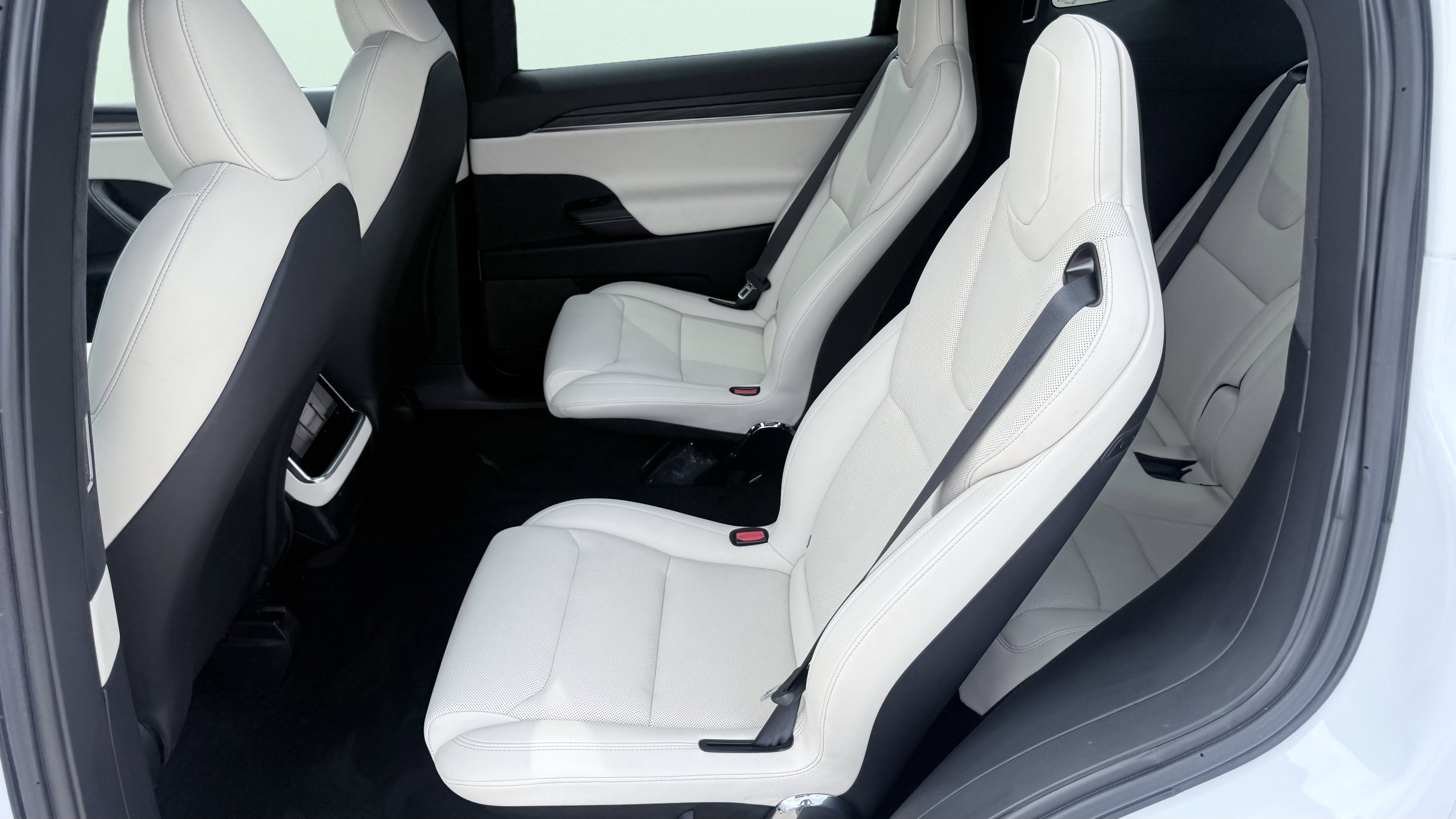 Used 2023 Tesla Model X AWD/4WD image 40