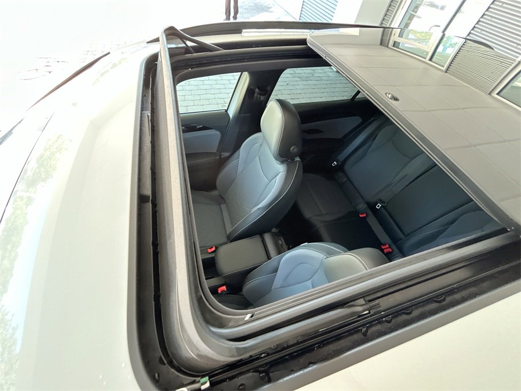 New 2026 Volkswagen Tiguan SE R-Line image 43