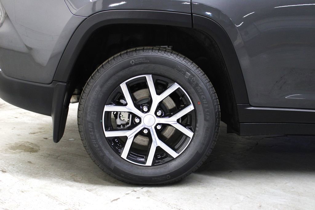 New 2025 Jeep Grand Cherokee Limited w/ Luxury Tech Group II image 34