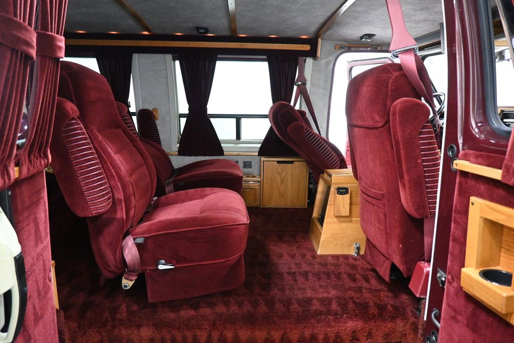 Used 1990 Chevrolet G20 RWD image 23
