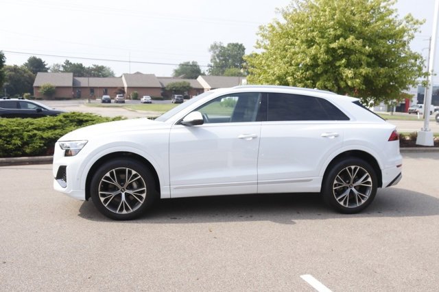 Used 2024 Audi Q8 Premium image 8