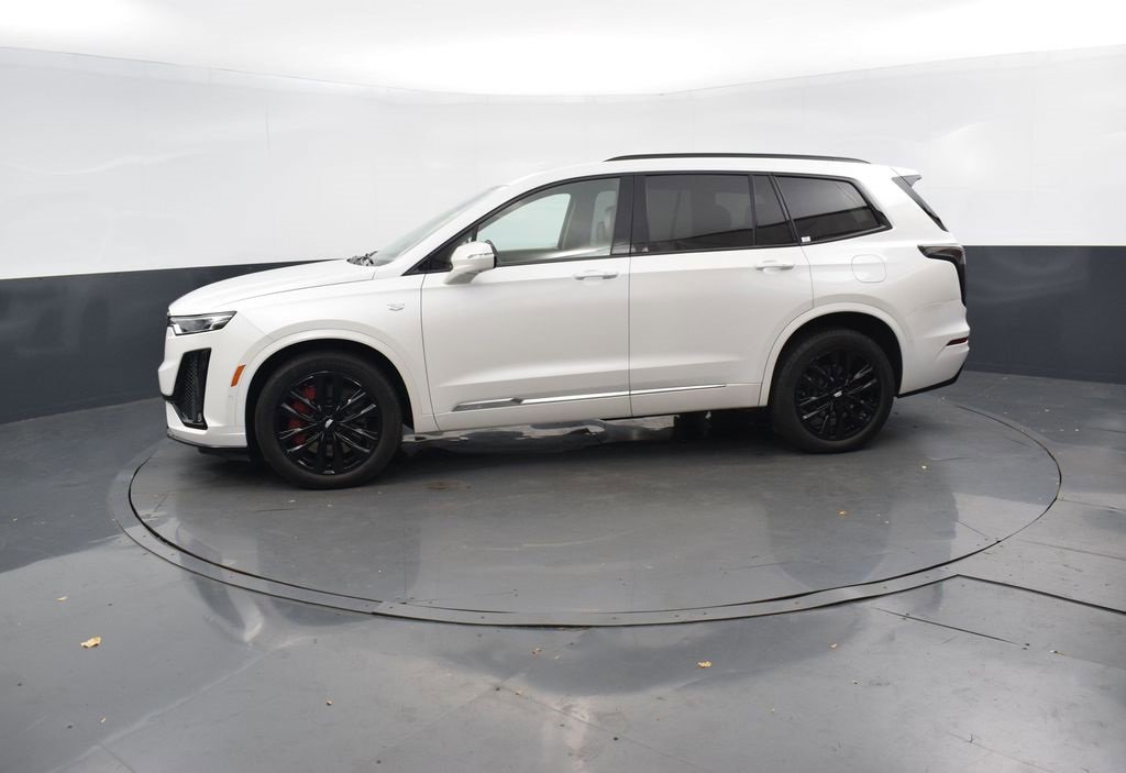 Used 2022 Cadillac XT6 Sport w/ Platinum Package image 2