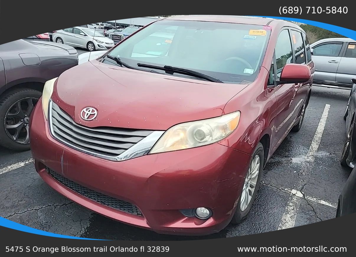 Used 2012 Toyota Sienna XLE image 1