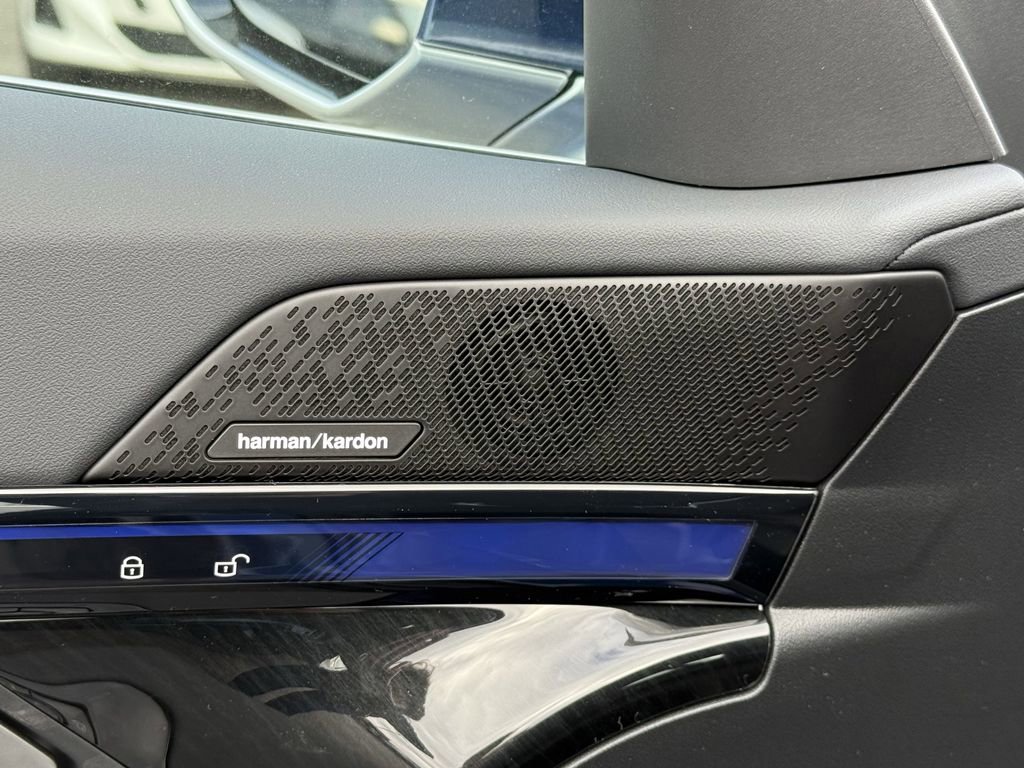 New 2026 BMW 530i xDrive w/ Executive Package image 13