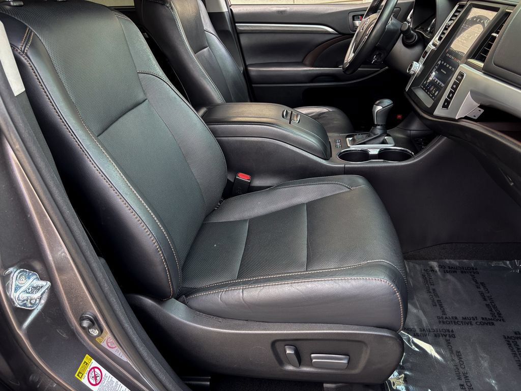 Used 2017 Toyota Highlander Limited AWD/4WD image 37