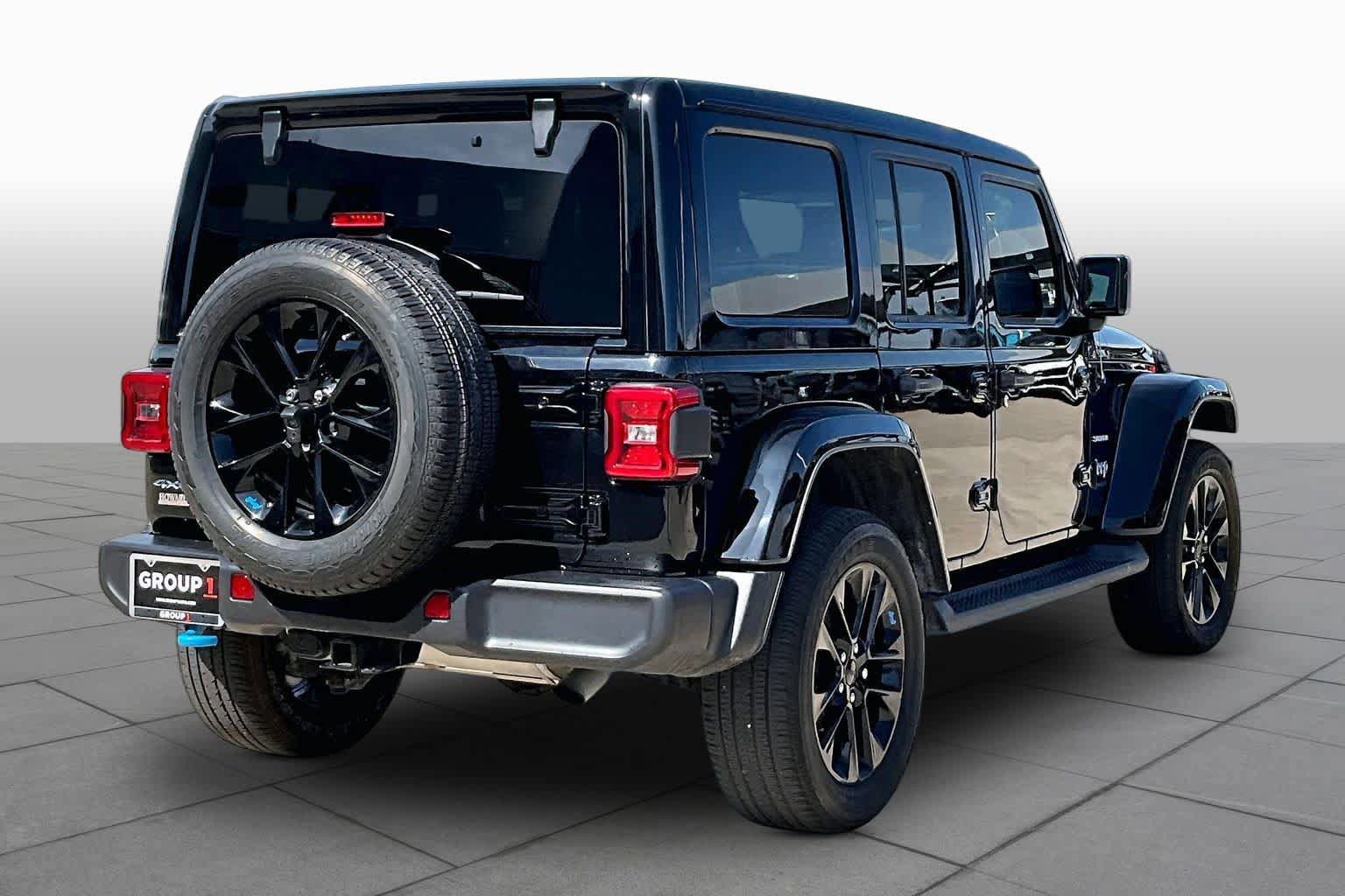 Used 2023 Jeep Wrangler Unlimited Sahara AWD/4WD image 14