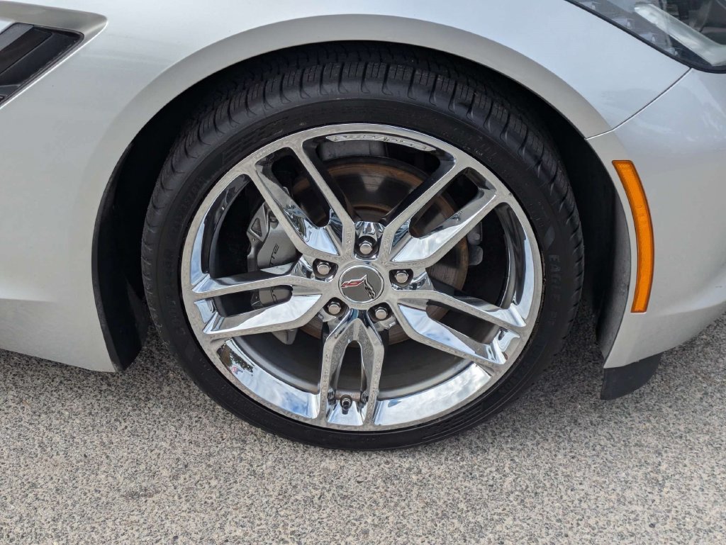 Used 2018 Chevrolet Corvette Stingray Coupe w/ 1LT RWD image 11