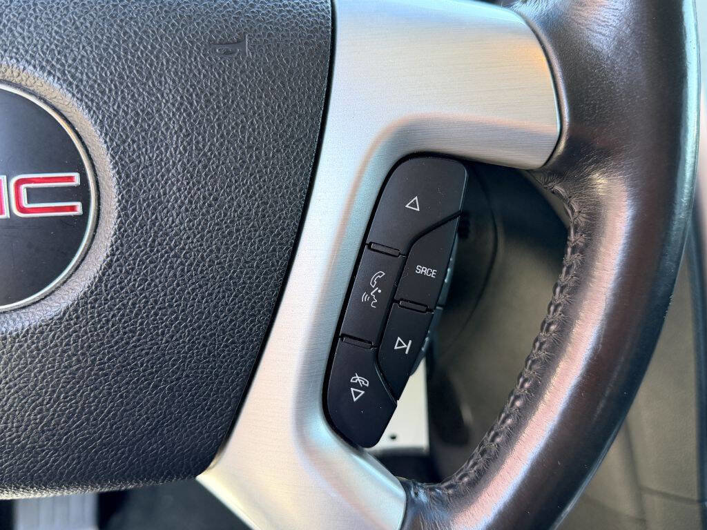 Used 2012 GMC Acadia SLE w/ LPO, 'HIT The Road' Package FWD image 15