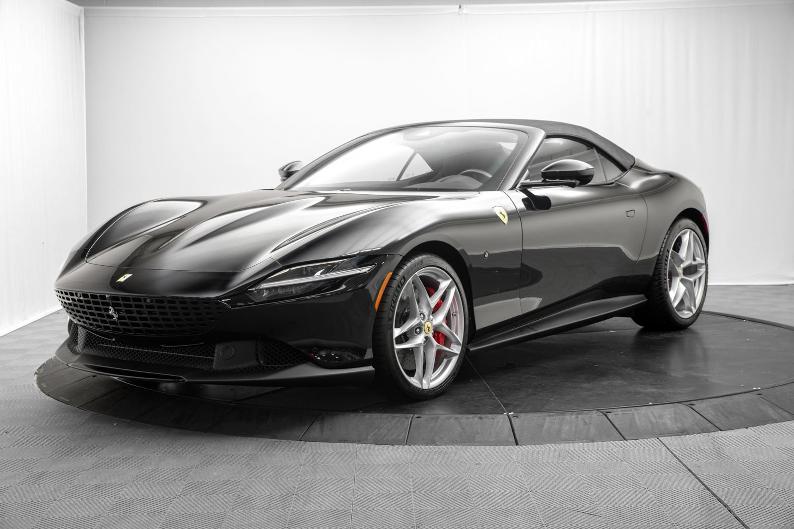 Used 2026 Ferrari Roma Spider RWD image 10