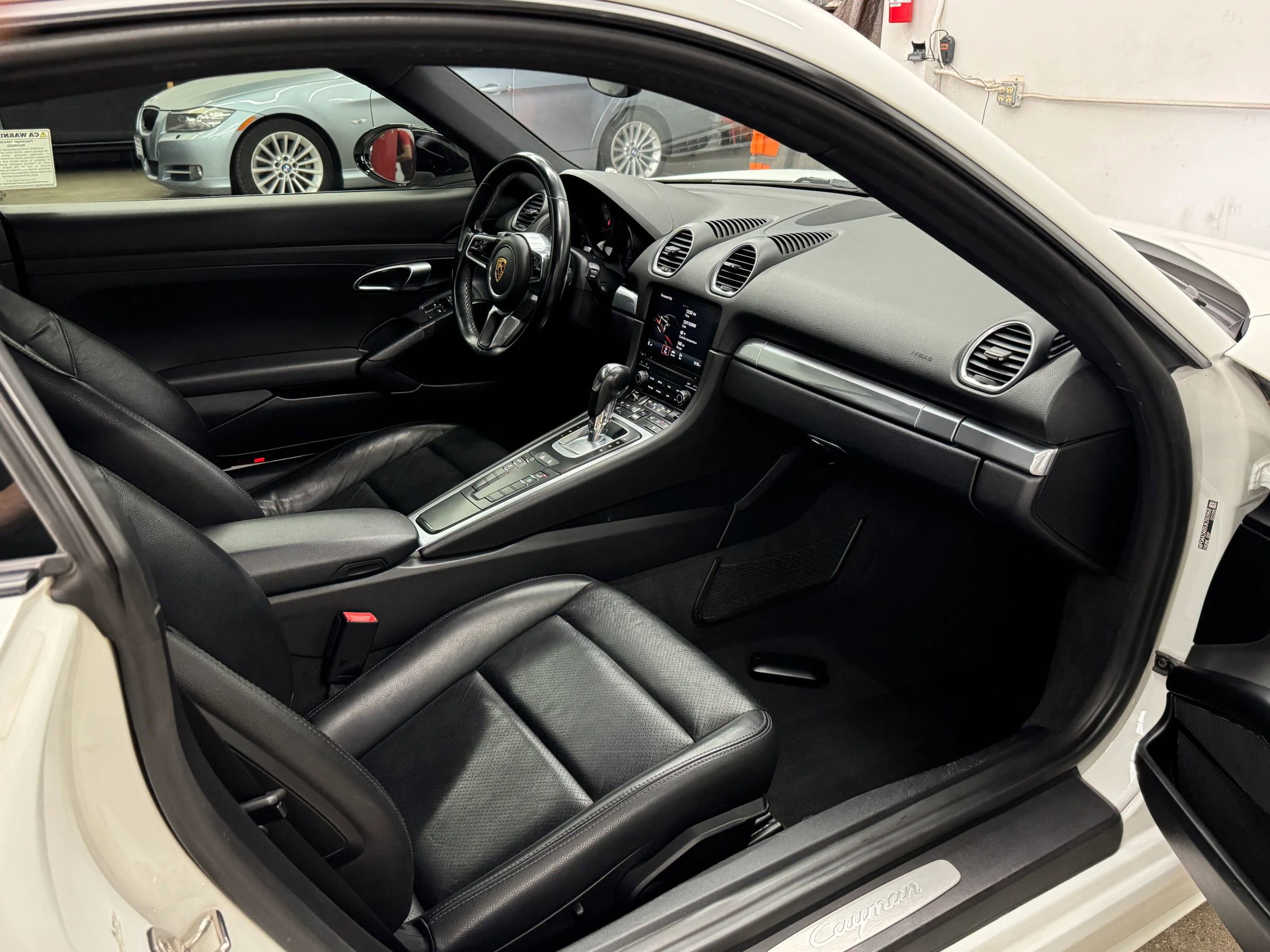 Used 2018 Porsche 718 Cayman RWD image 17