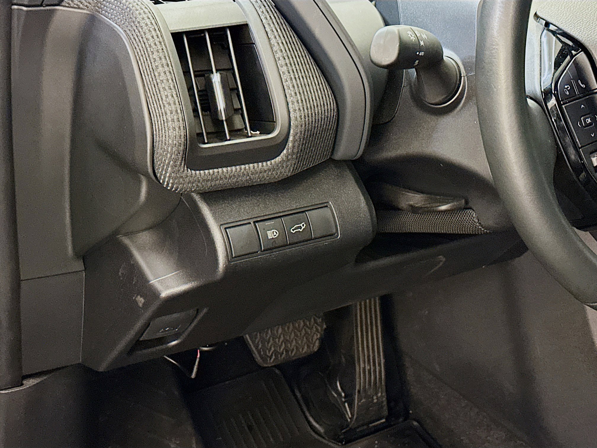 Used 2023 Toyota bZ4X Limited w/ Weather Package AWD/4WD image 17