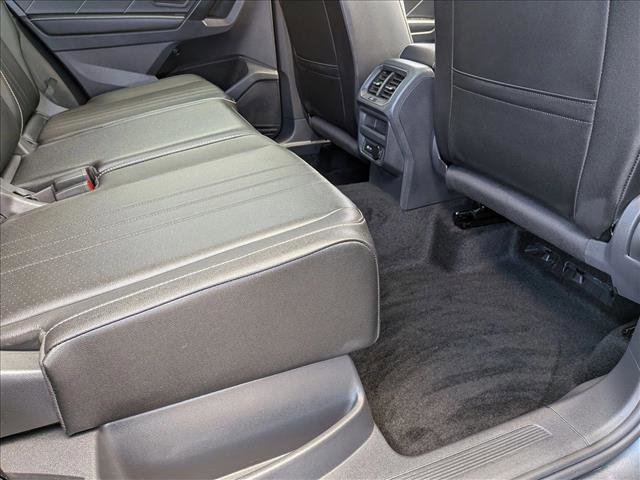 Used 2023 Volkswagen Tiguan SE w/ Panoramic Sunroof Package AWD/4WD image 18