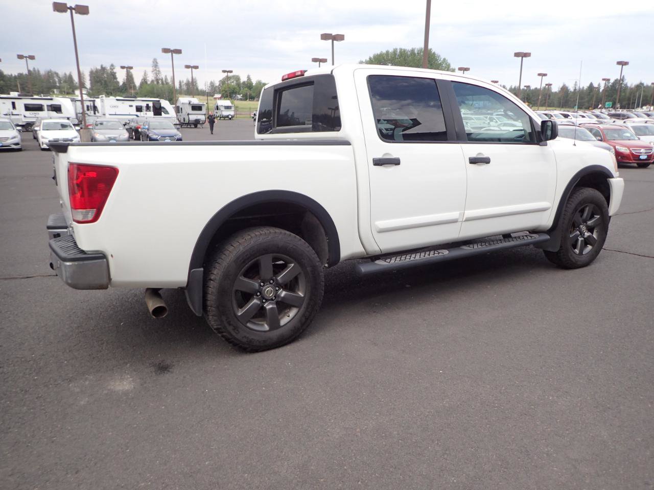 Used 2015 Nissan Titan SV w/ SV Value Truck Package AWD/4WD image 5