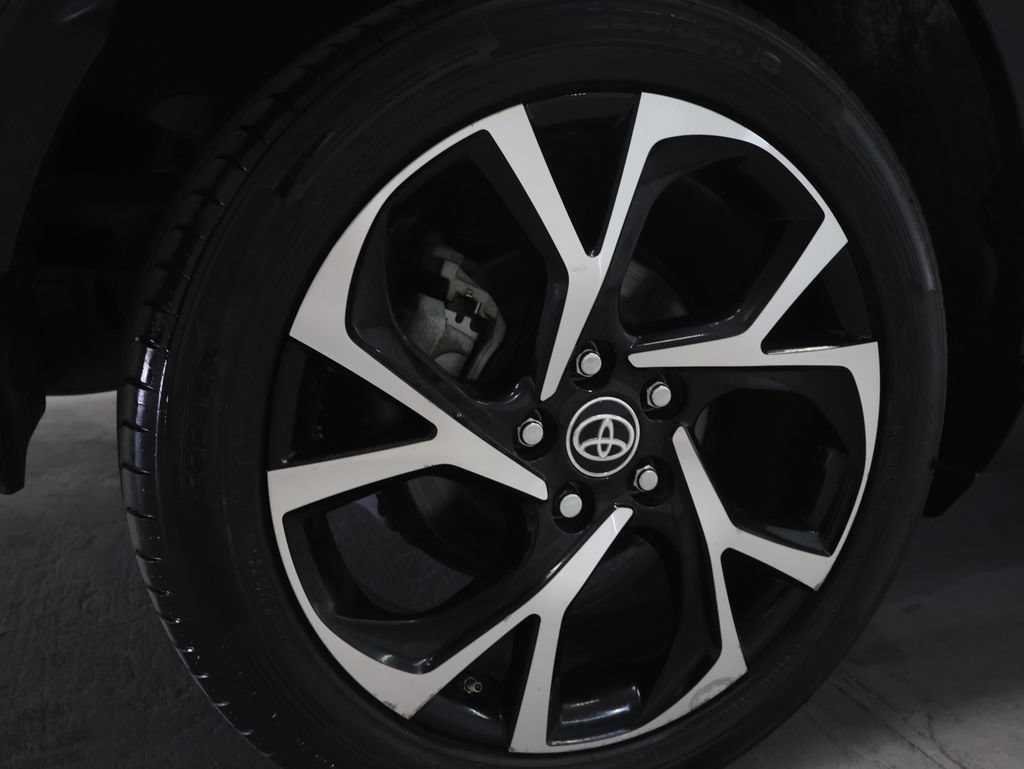 Used 2021 Toyota C-HR XLE FWD image 30