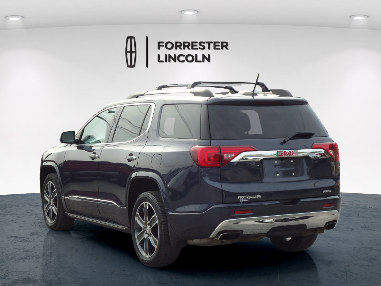 Used 2018 GMC Acadia Denali w/ Technology Package AWD/4WD image 5