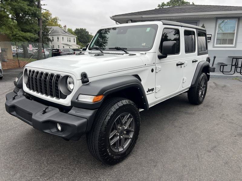 Used 2025 Jeep Wrangler Unlimited Sport AWD/4WD image 3