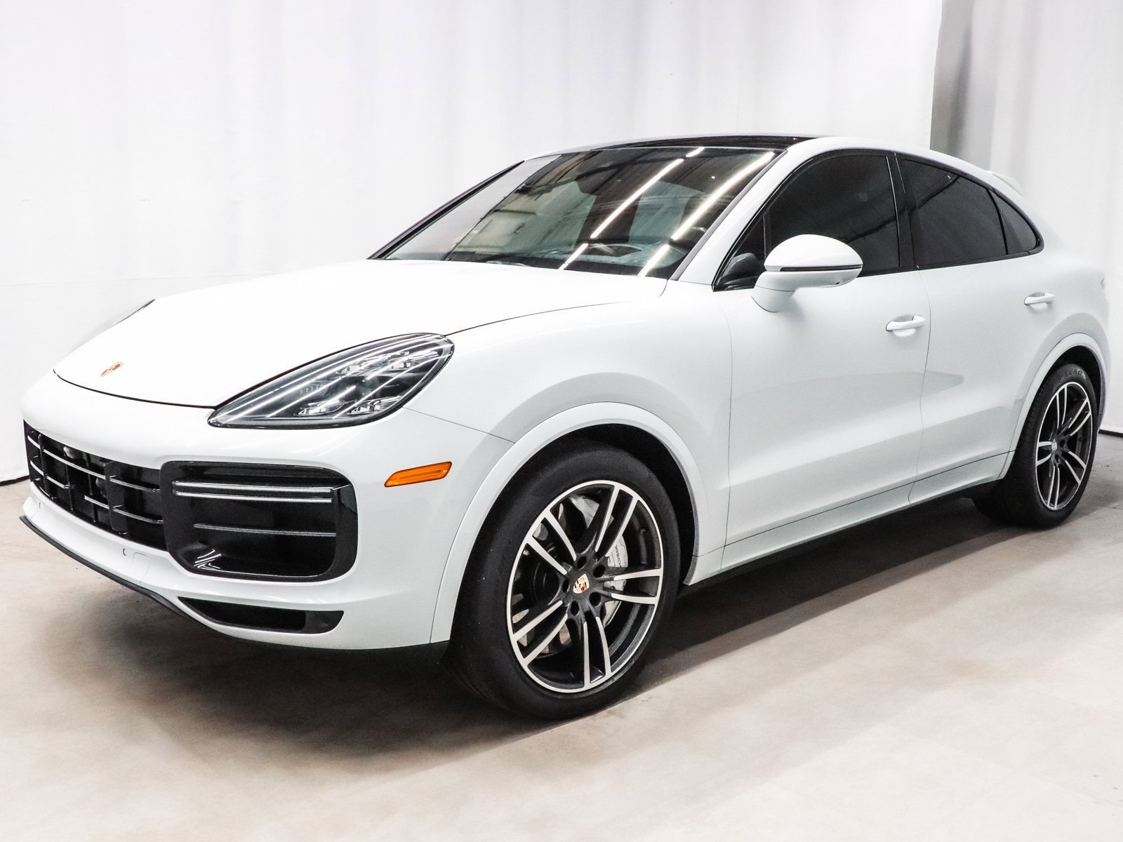 Used 2020 Porsche Cayenne Turbo image 3