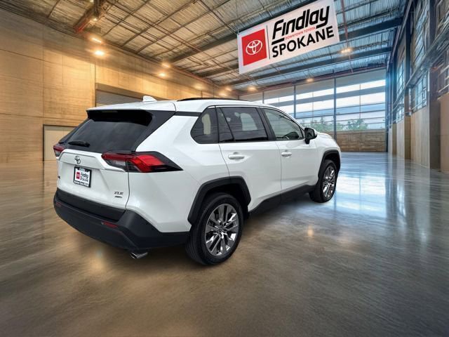 Used 2022 Toyota RAV4 XLE Premium image 4