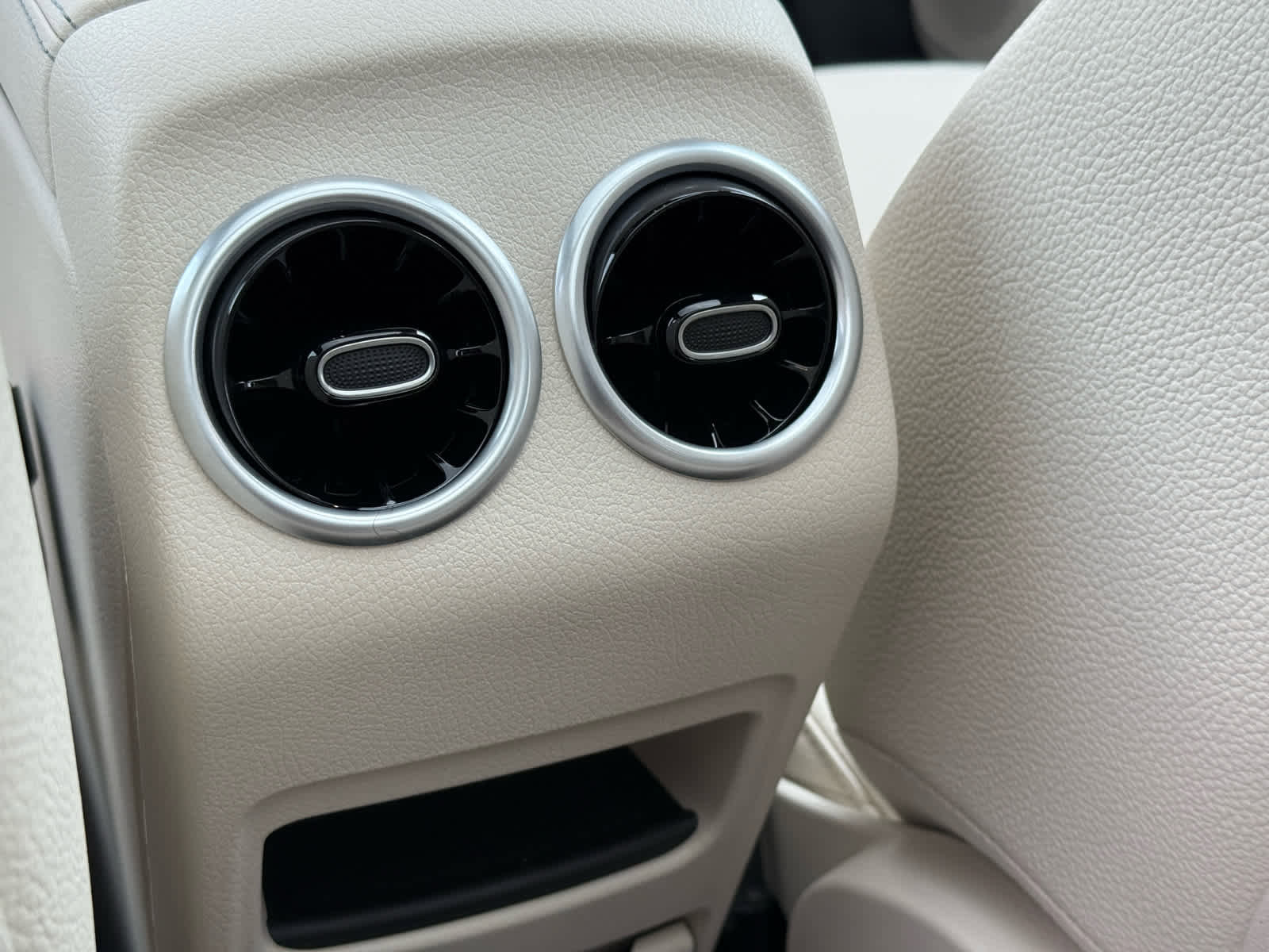 New 2026 Mercedes-Benz GLB 250 4MATIC image 30