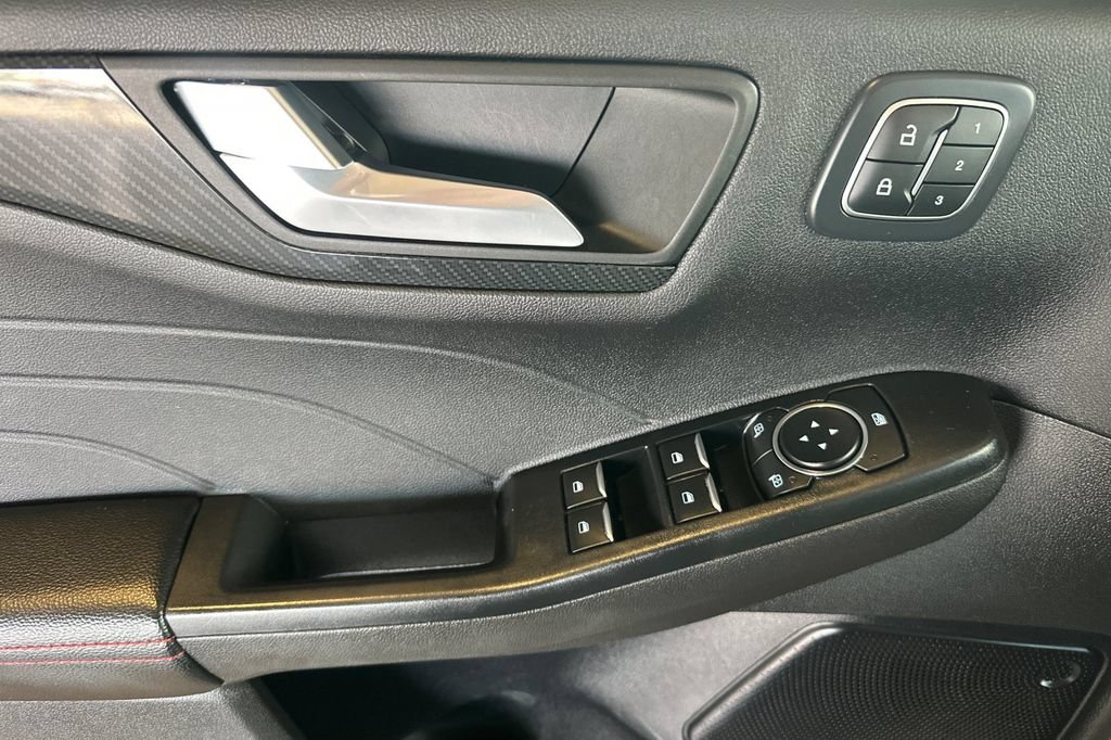 Certified 2023 Ford Escape ST-Line Elite AWD/4WD image 13