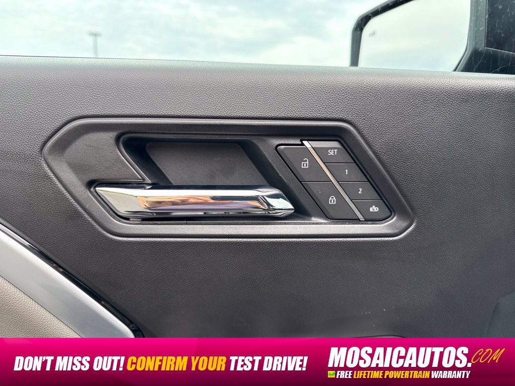 Used 2025 Chevrolet Colorado ZR2 w/ Technology Package AWD/4WD image 27
