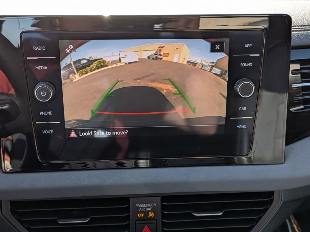 Used 2025 Volkswagen Jetta SE image 18