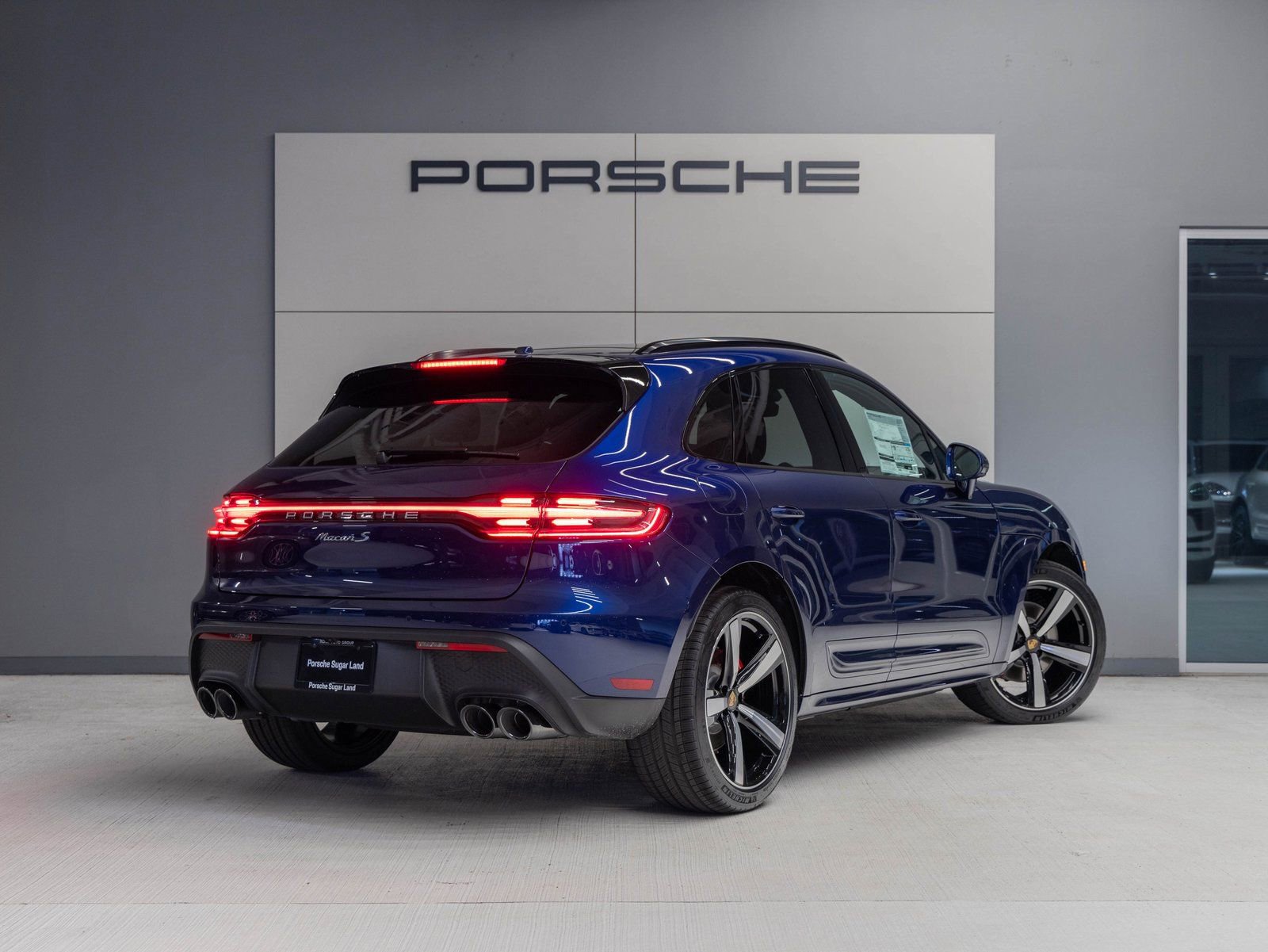 Certified 2025 Porsche Macan S AWD/4WD image 7