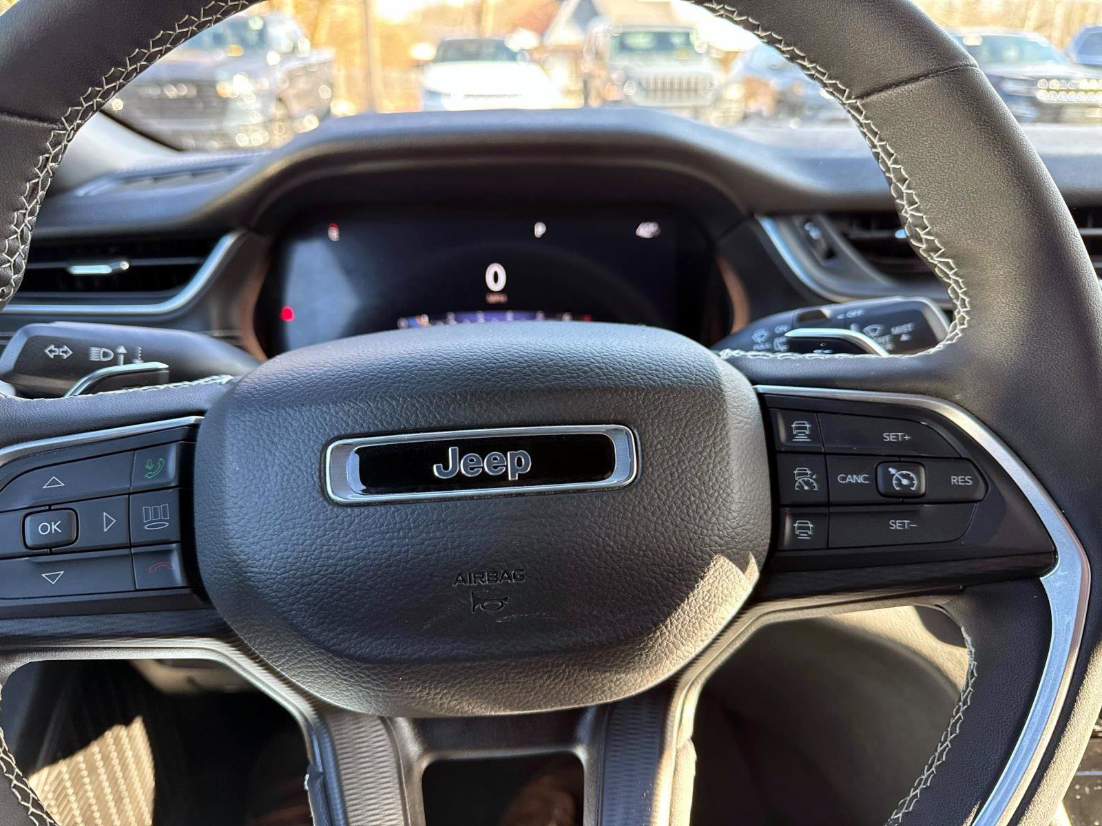 Used 2023 Jeep Grand Cherokee Altitude image 18