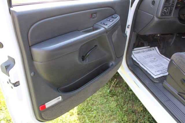 Used 2004 Chevrolet Silverado 2500 LS w/ Heavy-Duty Power Package image 15