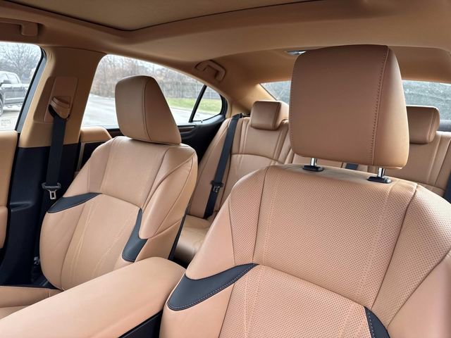New 2025 Lexus ES 300h w/ Accessory Package (Z2) image 32
