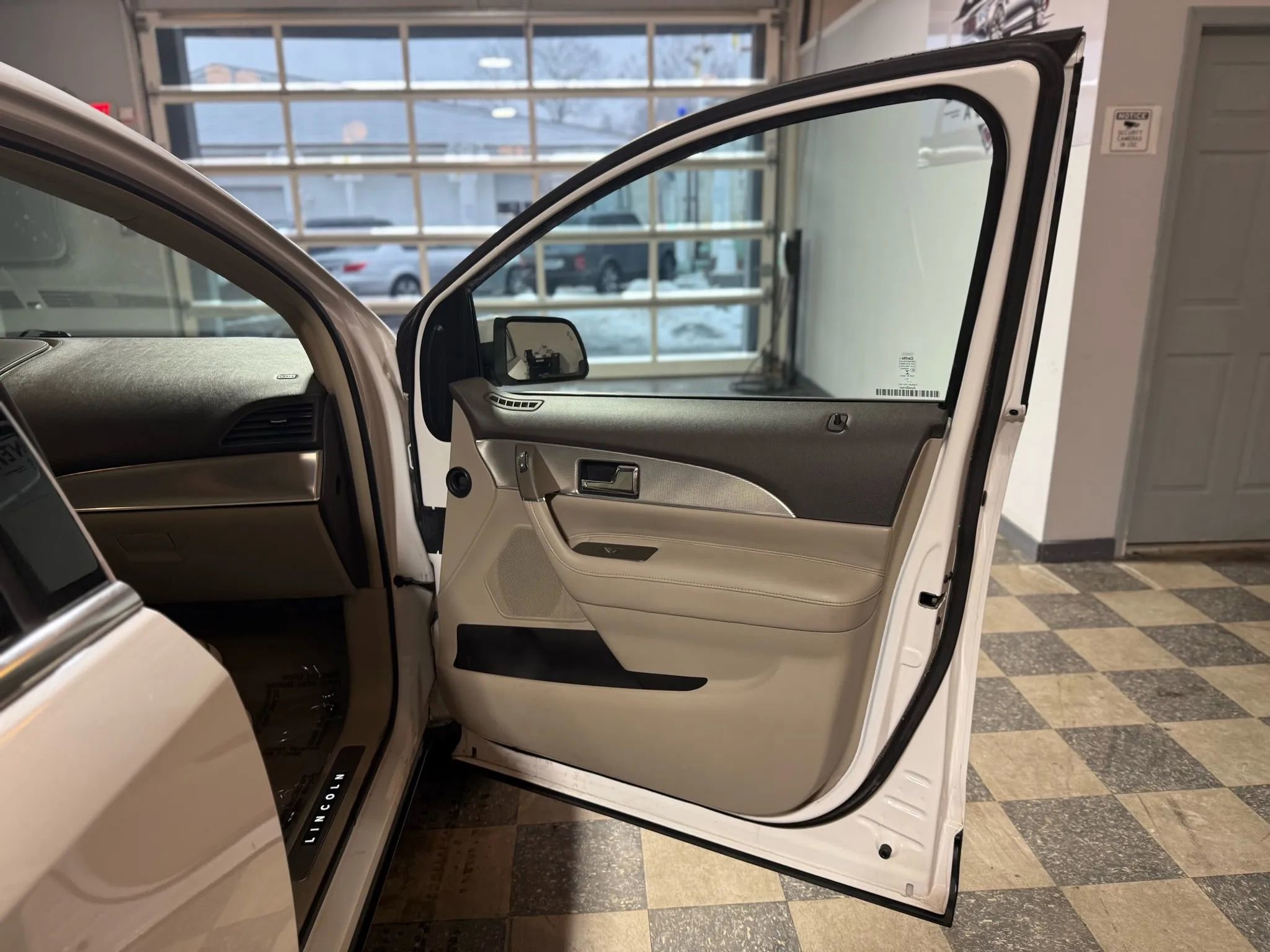 Used 2014 Lincoln MKX AWD w/ Equipment Group 102A image 18