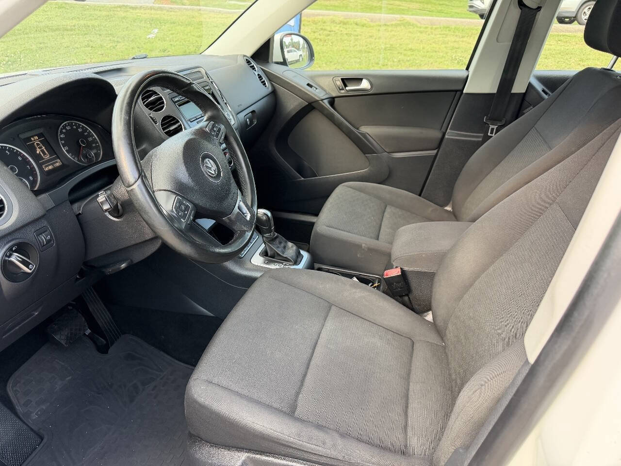 Used 2013 Volkswagen Tiguan S FWD image 10