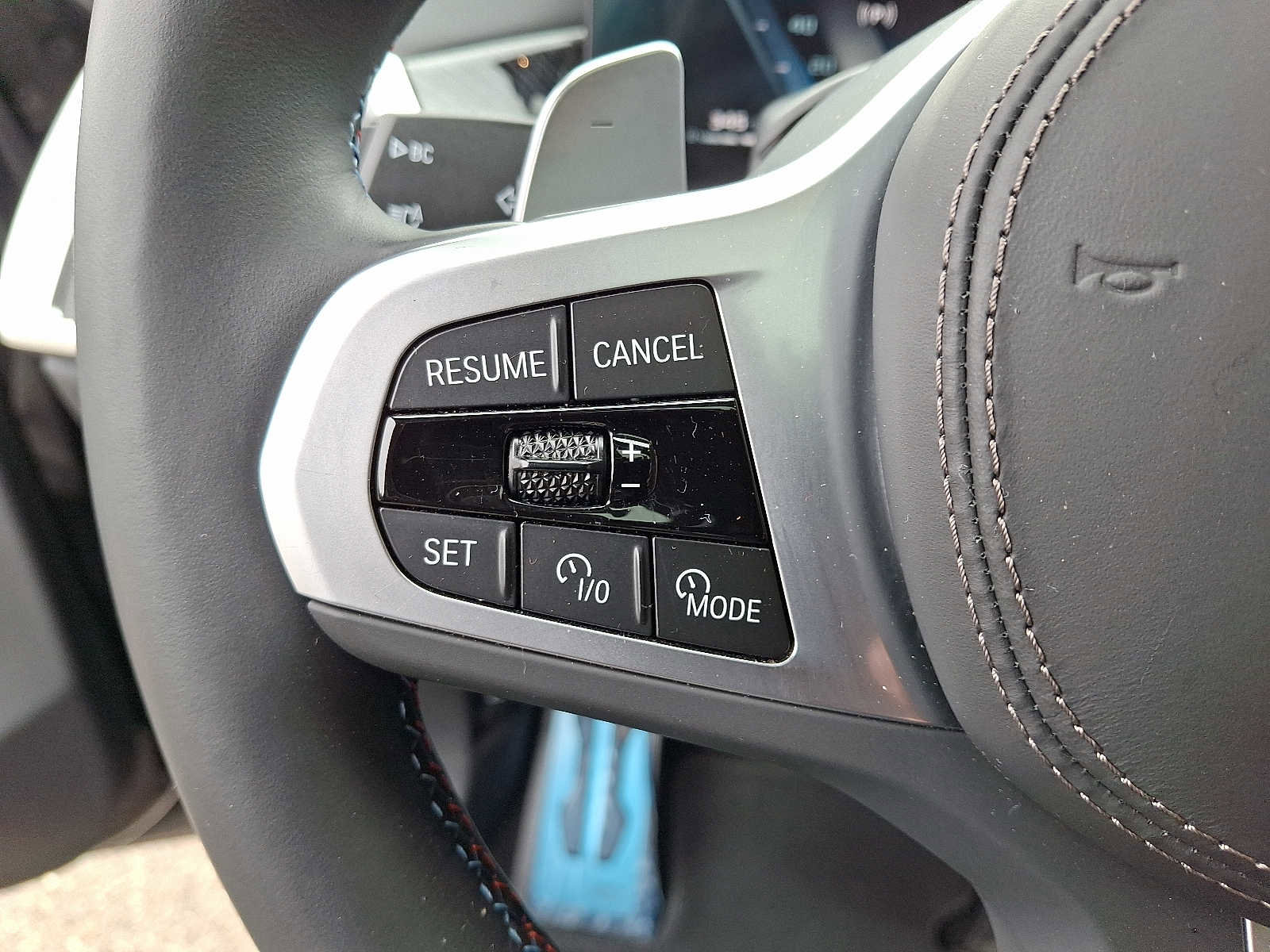 Used 2025 BMW X7 M60i w/ Executive Package image 24