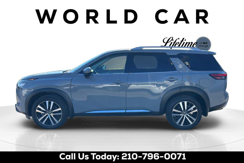Used 2025 Nissan Pathfinder Platinum image 12